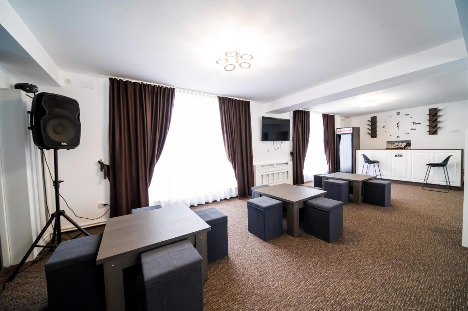 Danube Home Ostrovu Corbului Esterno foto